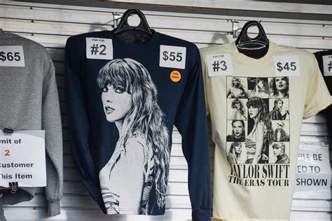 Jul 6, 2023 · Images of Taylor Swift covered the ‘merch’ truck as Swifties, fans of singer, lined up to buy The Eras Tour merchandise on Thursday, July 6, 2023, at Arrowhead Stadium in Kansas City. Tammy ... 
